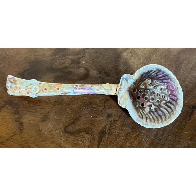 Wedgwood Antique Early 19th Century English George III Wedgwood Creamware Pink Luster Ladle With Pierced Scallop Sea Shell Circa 1810 For Sale - Image 4 of 11