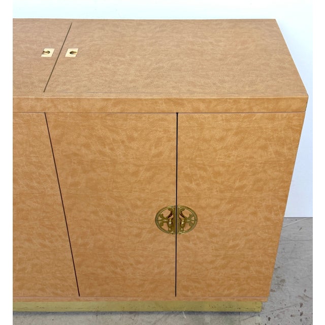 1970s Embossed Leather Ostrich Expandable Dry Bar Cabinet, Style of Springer For Sale - Image 9 of 17