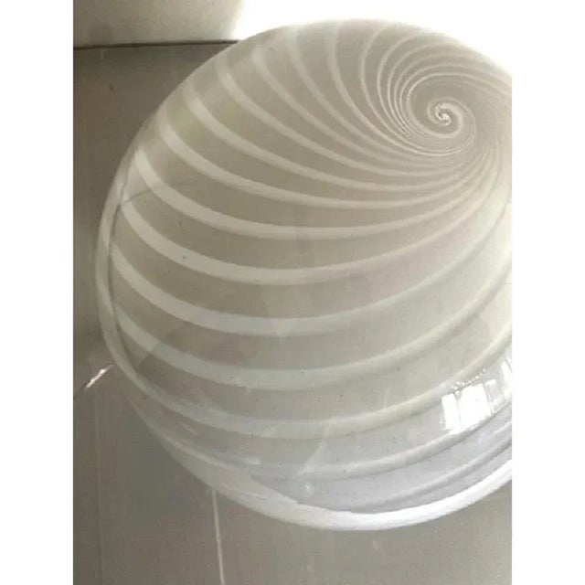 Contemporary Spiral White Murano Glass Table Lamp by Simoeng For Sale - Image 3 of 9