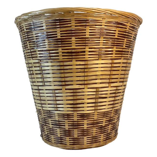 1970s Vintage Boho Chic Arts & Crafts Coastal Woven Split Reed Wicker Wastebasket For Sale