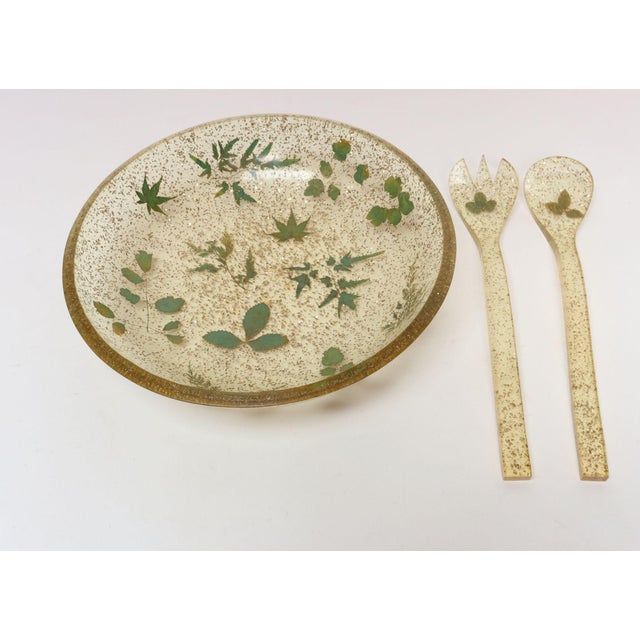 Mid-Century Modern Vintage Botanical Motif Resin / Acrylic Salad Bowl and Servers / Tongs Set by Bilmar - 3 pcs For Sale - Image 3 of 18