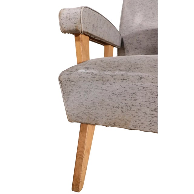 American Mid Century lounge, or club, chair in very good original condition showing only light cosmetic wear normal and...