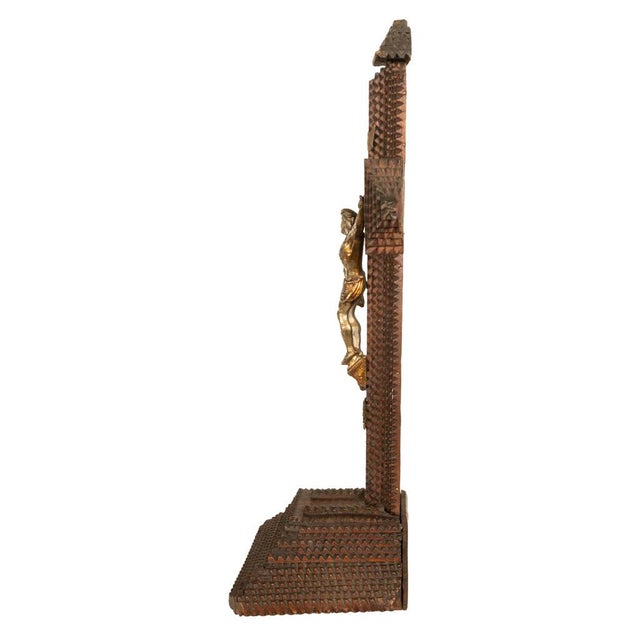 Brown Antique American Tramp Art Carved Wood Crucifix John Zadora Pennsylvania 1900 For Sale - Image 8 of 17