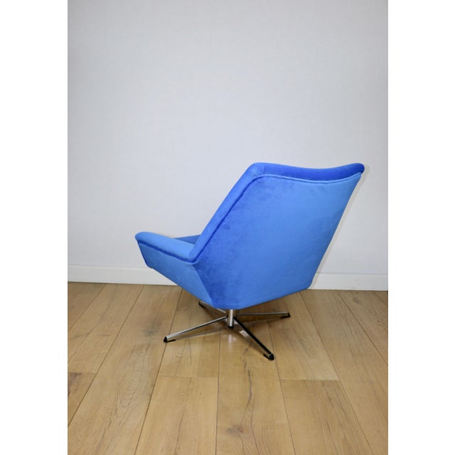 Vintage Jade Series Swivel Lounge Chair with Blue Cornflower Velvet Upholstery, GDR, 1970s For Sale - Image 3 of 11