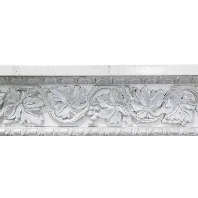 1980s Hollywood Regency Style Carved Wooden Mantel/Entrance Table (Silver-Plated Finish) For Sale In New York - Image 6 of 16