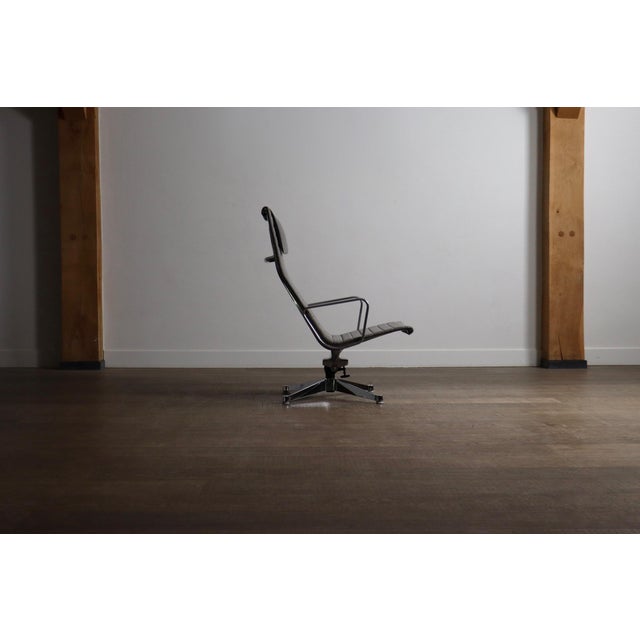 Gray Early Edition EA124 Aluminium Group Lounge Chair by Charles and Ray Eames for Herman Miller, 1970s For Sale - Image 8 of 17