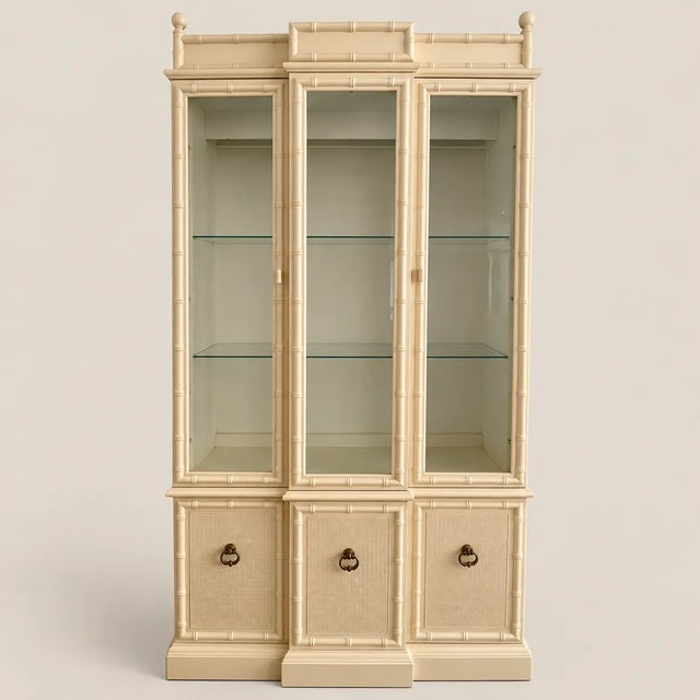 Light Yellow Vintage American of Martinsville Faux Bamboo China Display Cabinet With Light For Sale - Image 8 of 8