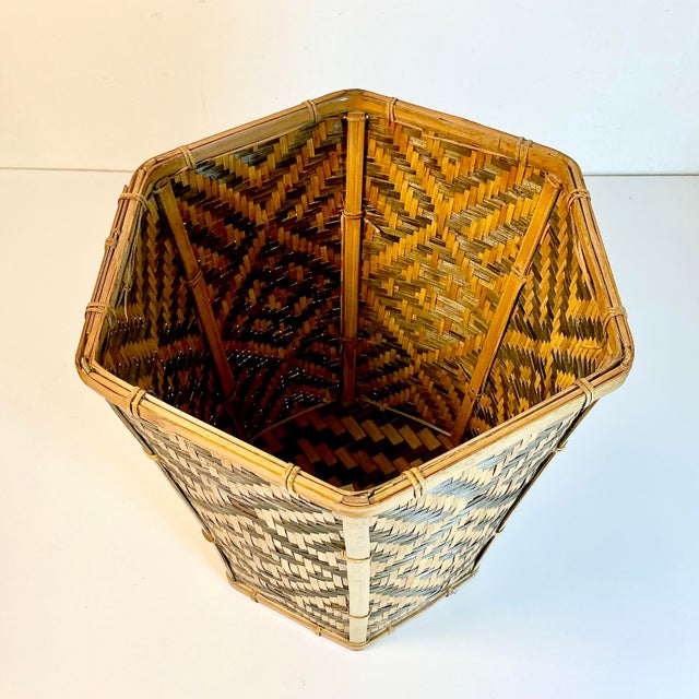 1970s Vintage Boho Chic British Colonial Split Reed Hexagonal Woven Wicker Wastebasket. For Sale - Image 6 of 12