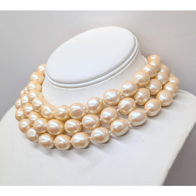 American Vintage Signed Monet Goldtone 3-Strand Faux-Baroque Pearl Collar Necklace For Sale - Image 3 of 10