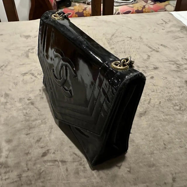 A 21st Century Chanel Black Glossy Patent Leather Crossbody Bag For Sale - Image 9 of 12