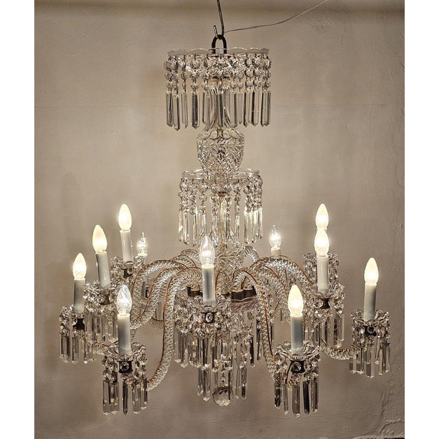 An imposing and splendid 12-arm chandelier in fine Baccarat crystal, crafted in the early 1900s. The central shaft...