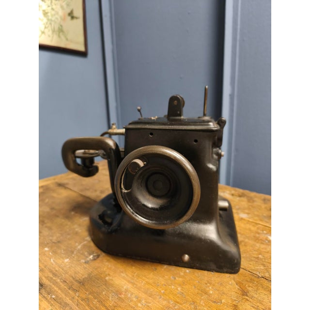 1920s Hat Makers or Fur Makers Sewing Machine, 1920s For Sale - Image 5 of 18