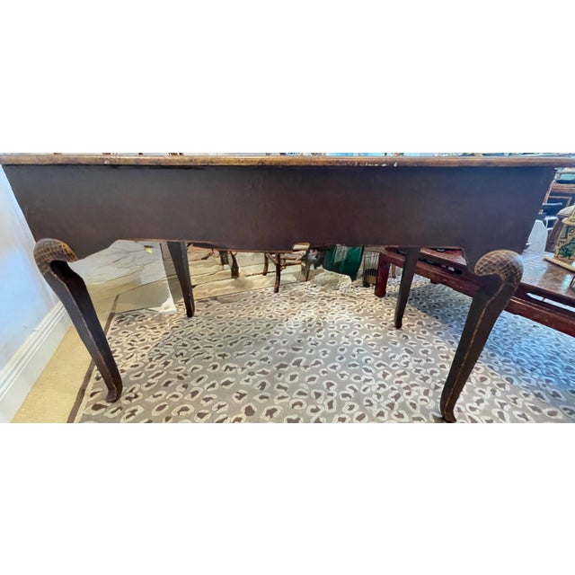 English Georgian Style Chinoiserie Lacquered Parcel Textured Gilt Desk For Sale - Image 18 of 18