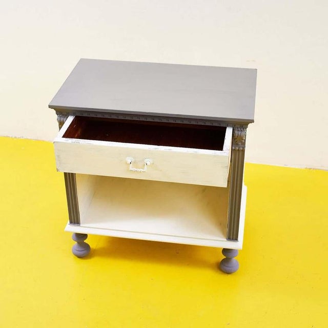 Item : discover this stunning vintage cabinet, a unique piece that combines elegance and functionality. Crafted from high-...