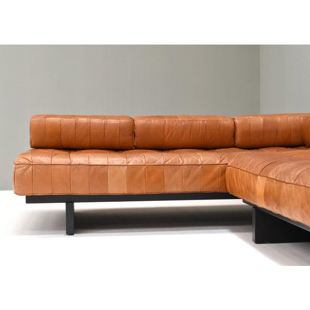 Wood DS80 Daybed Sofas in Cognac Tan Leather from De Sede, Switzerland, 1970s, Set of 2 For Sale - Image 7 of 18