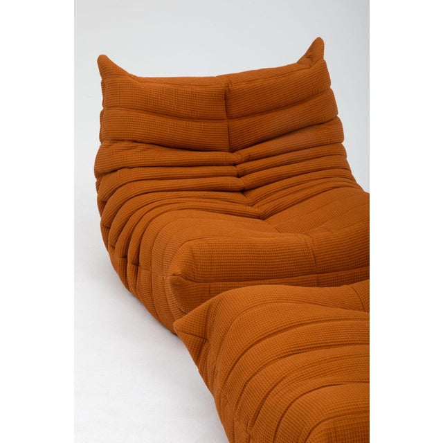 Togo Lounge Chair and Pouf in Orange Tissue by Michel Ducaroy for Ligne Roset, 1973, Set of 2 For Sale - Image 3 of 18