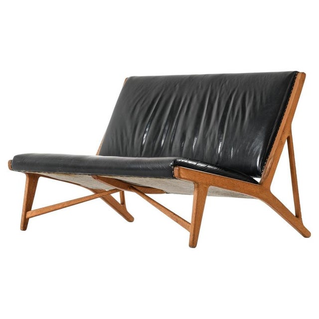 Scandinavian JH-555 Sofa in Black Leather and Oak by Hans J. Wegner, 1949 For Sale - Image 10 of 10
