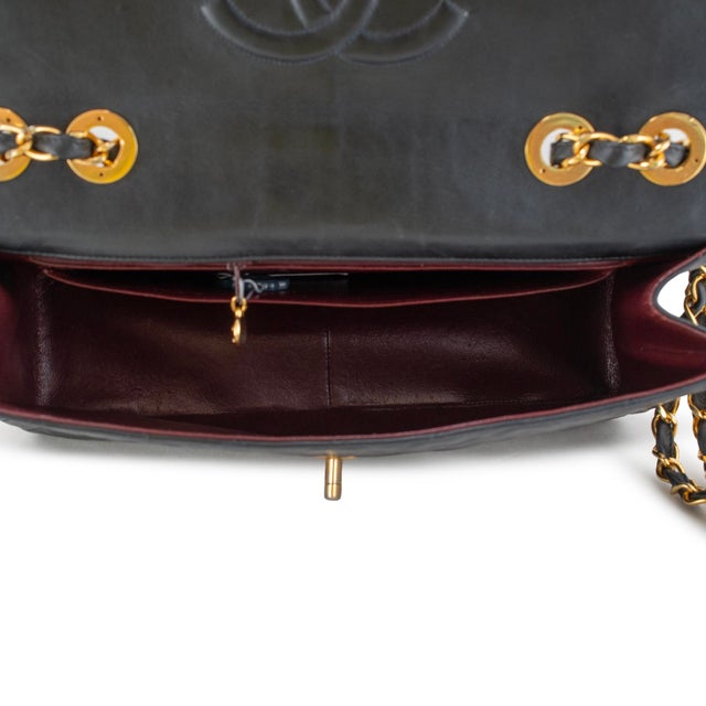 Black Vintage Chanel XL Jumbo Black Quilted Lambskin Gold-Tone Flap Shoulder Bag For Sale - Image 8 of 12