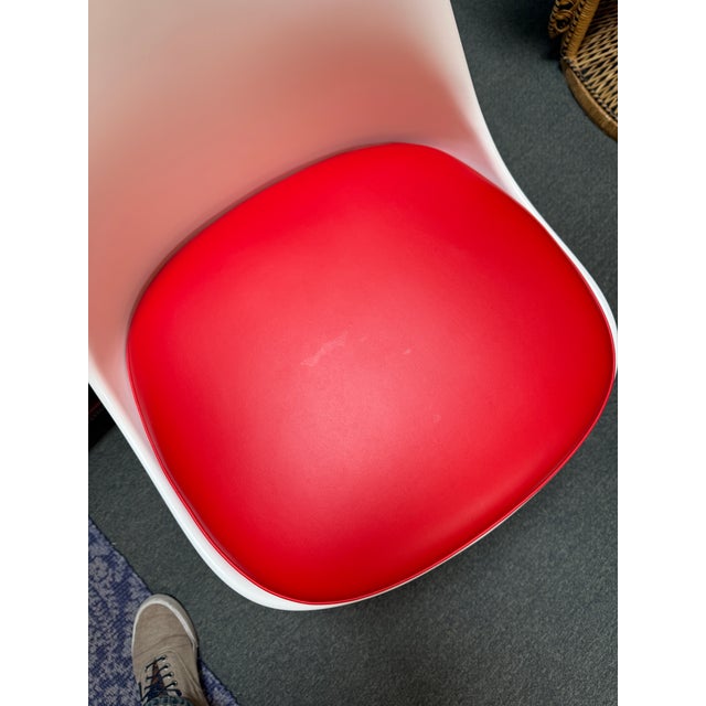 Eero Saarinen for Knoll Studio Tulip Swivel Chairs, Pair For Sale - Image 10 of 14