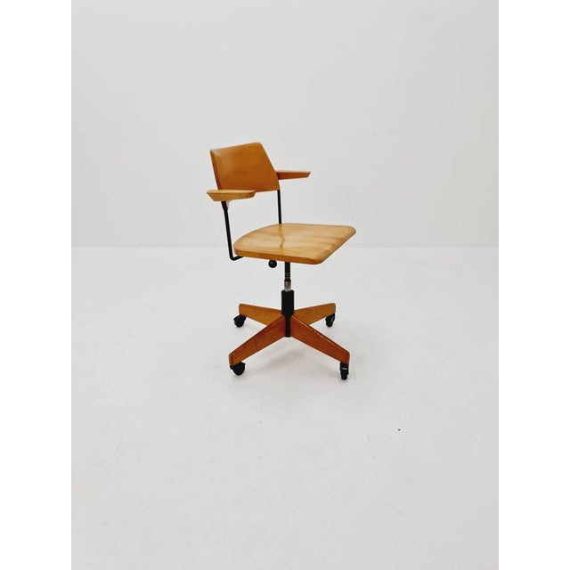 Bauhaus swivel office Armchair in solid wood By stollgiroflex 1960s The chair is in good condition Measurements: Height :...