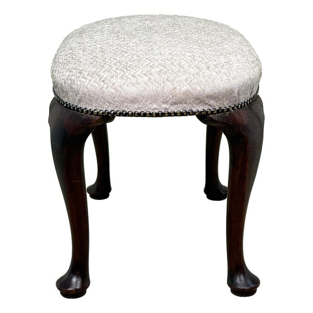 18th Century Early 18th Century George I Oval Walnut Stool, 1720 For Sale - Image 5 of 12