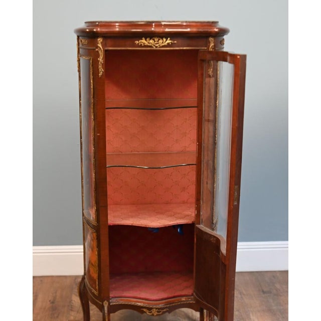 French Louis XV Revival Painted Display Cabinet, 1930 For Sale - Image 3 of 6