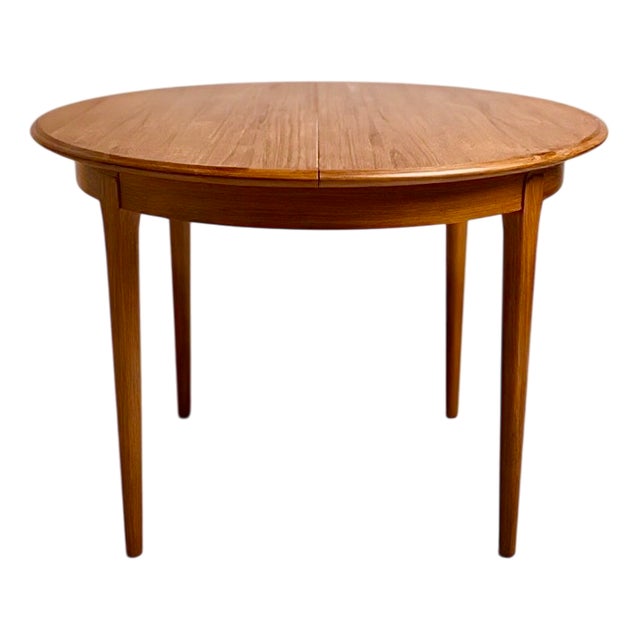 Vintage Scandinavian Extendable Round Table, 1960s For Sale
