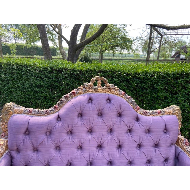1980 French Louis XVI Gilt Purple Damask Settee 1Pc For Sale - Image 14 of 15