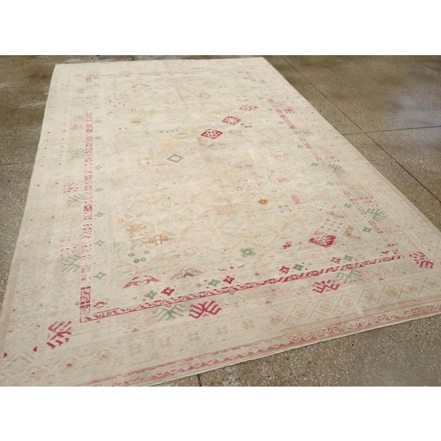 Galerie Shabab Collection Mid-20th Century Turkish Anatolian Accent Rug For Sale In New York - Image 6 of 8