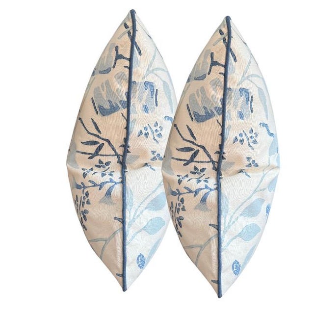 Pair of 22'' Blue Chinoiserie Bird Print Throw Pillows For Sale - Image 4 of 5