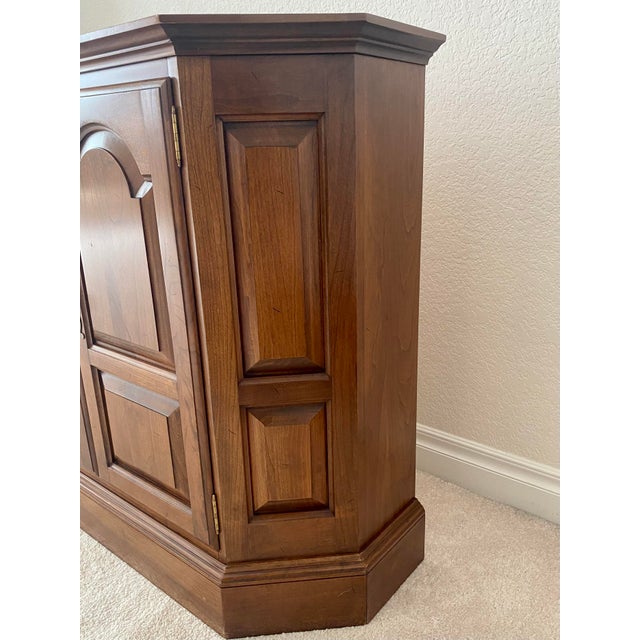 Brown Ethan Allen Rare Mid 20th Century Georgian Court Sheffield Finish Solid Cherry Console Chest Mint Condition For Sale - Image 8 of 11