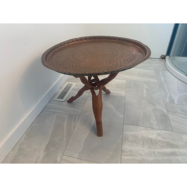 Copper 1960s Moroccan Hand Worked Copper Tray With Carved Teak Tripod Base For Sale - Image 8 of 12