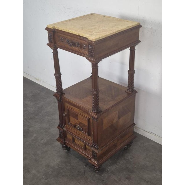 Henry II Walnut Bedside Table, in Very Good conditions.
