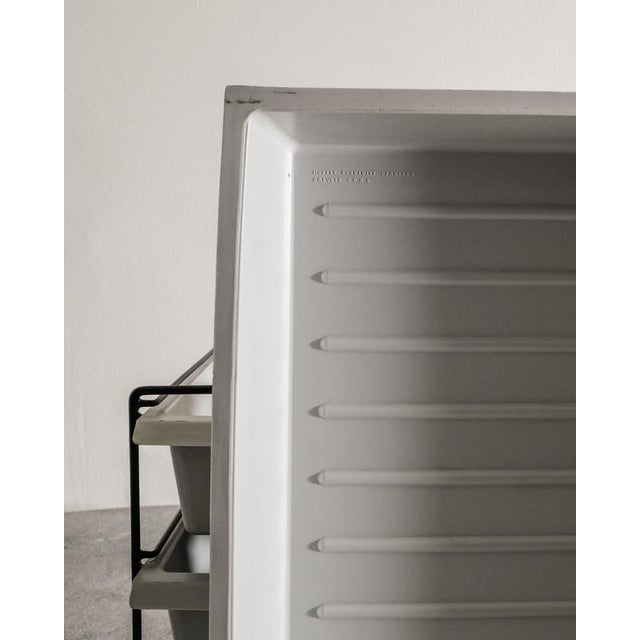 1950s Mid-Century Modern French File Magazine Rack in Plastic and Metal by Charlotte Perriand, 1950s For Sale - Image 5 of 7