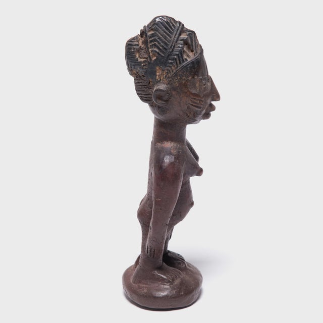 Nigerian Yoruba Ibeji Twin Figure, C. 1950 For Sale - Image 4 of 5