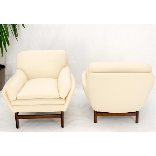 Solid Rosewood Dowel Shape Legs New Soft Wool Upholstery Danish Lounge Chairs For Sale - Image 6 of 17