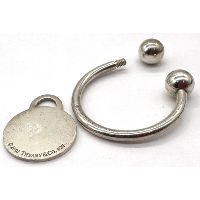 Early 21st Century Tiffany & Co. Extra Large Sterling Round Tag Screwball Key Ring, Dated 2001 For Sale - Image 5 of 11