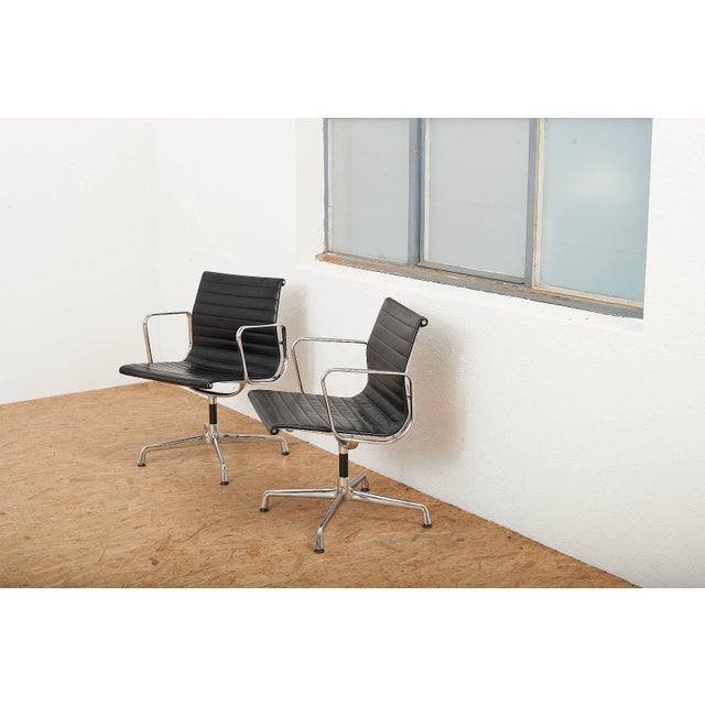 Swivel Chair EA 104 in Chrome-Plated Aluminum and Black Leather Upholstery by Ray and Charles Eames for Vitra, 1958 For Sale - Image 15 of 18