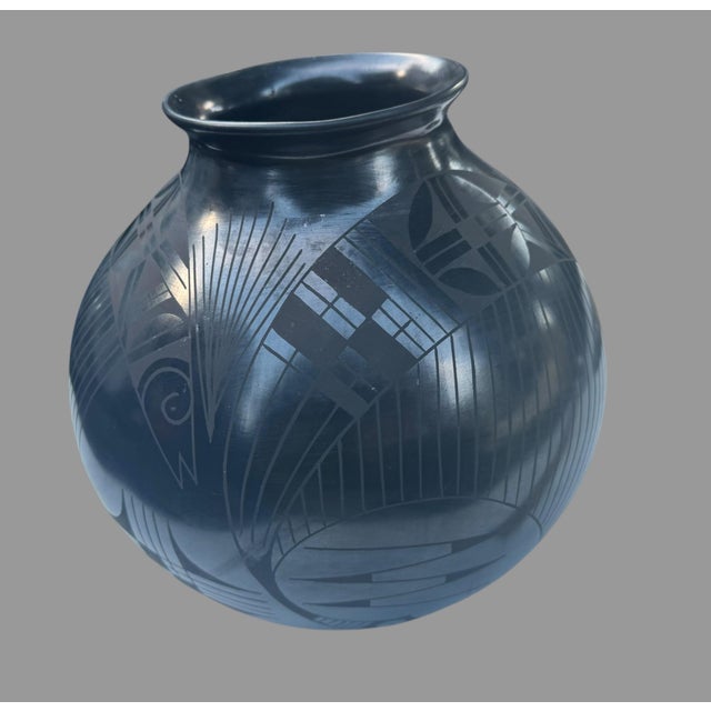 Beautiful large Jesús Pina Mata Ortiz black-on-black pottery olla, signed by the artist on the underside. This substantial...