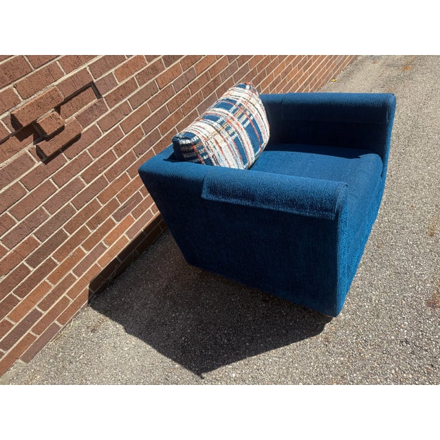 Textile 1970s Century Modern Blue Chenille Club Lounge Chair by Levitz Furniture For Sale - Image 7 of 17