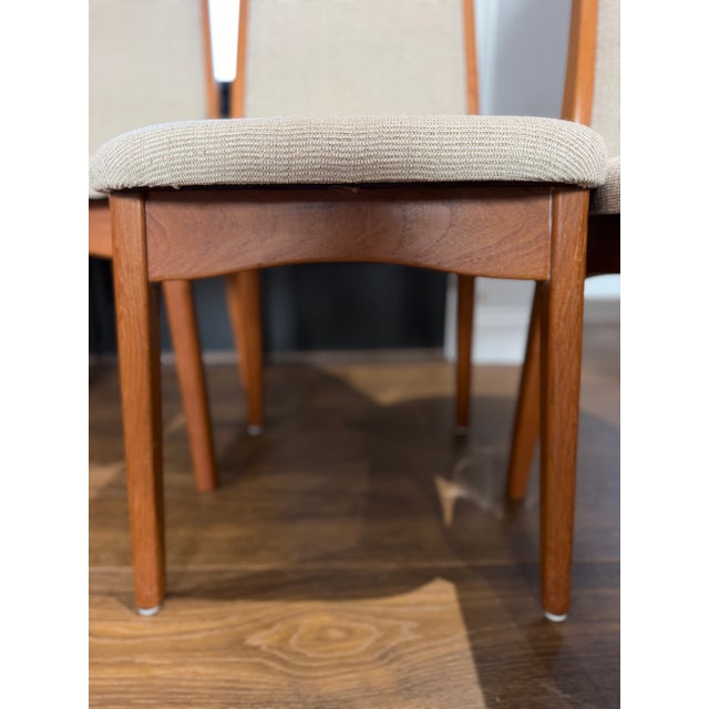 Set of 8 Benny Linden Solid Teak Dining Chairs | Danish Modern | Original Upholstery | 2 Armchairs & 6 Side Chairs For Sale - Image 11 of 13