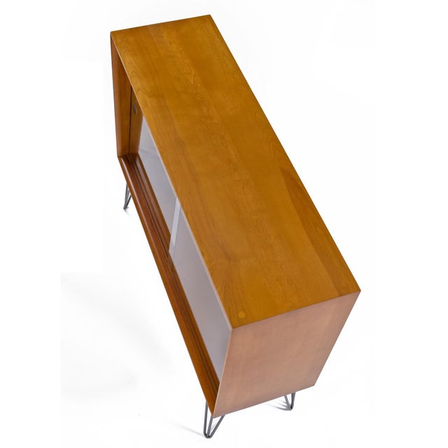 Mid-Century Modern 1950s Restored Mid-Century Modern Heywood Wakefield China Cabinet Bookcase on Hairpin Legs For Sale - Image 3 of 14