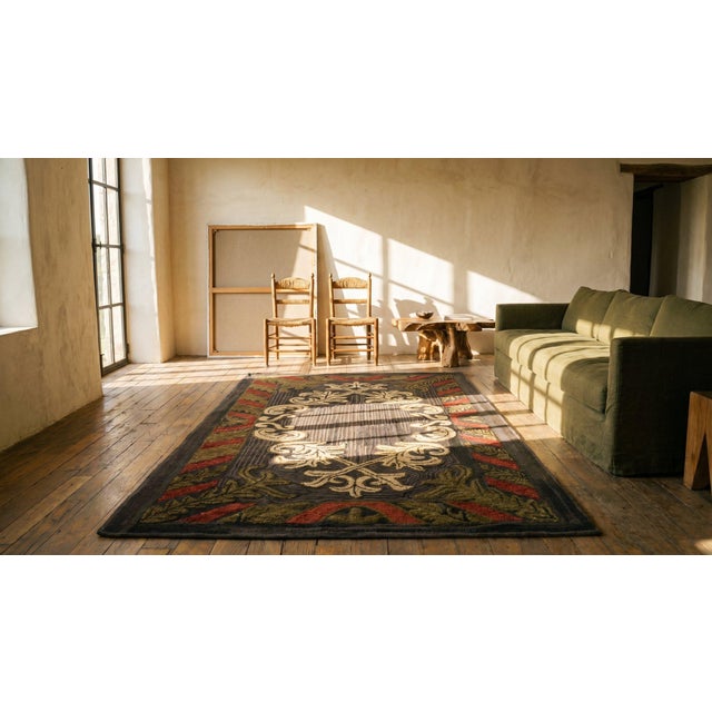 1930s Brown Medallion Folk Art Antique American Hooked Rug 2'8" X 4'8" Handknotted Wool Carpet For Sale In New York - Image 6 of 8