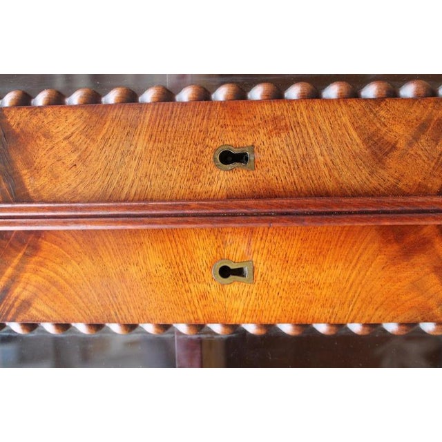 Louis Philippe period bookcase Display in mahogany - English work 19th Wear consistent with age and use.Measures :...