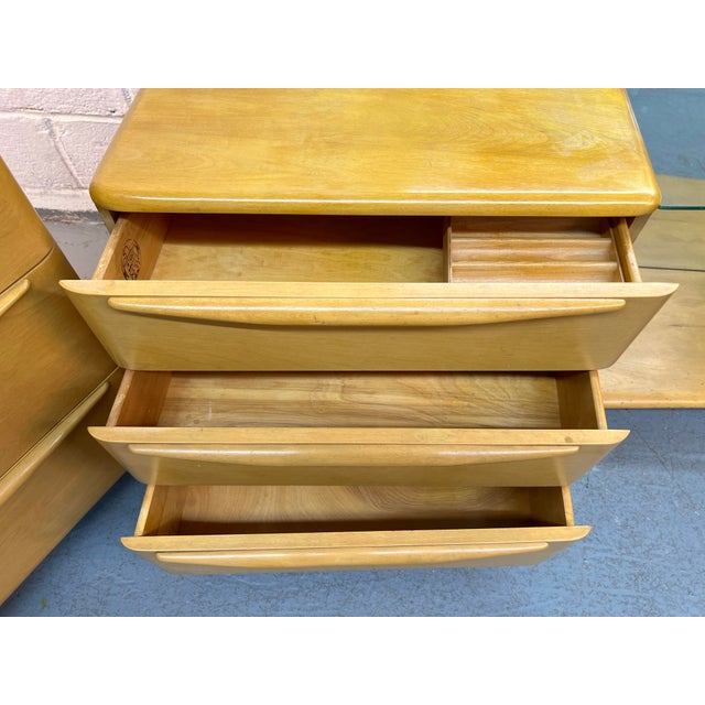 Classic Five Piece Mid-Century Bedroom Set by Heywood-Wakefield Co.5 Pieces For Sale - Image 12 of 18