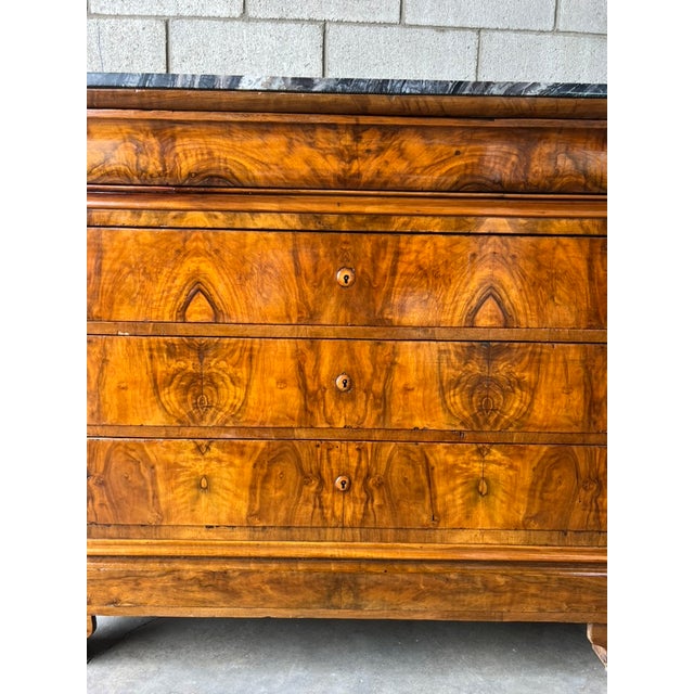 Wood Louis Philippe French Walnut Commode / Chest of Drawers With Silver Wave Marble Top For Sale - Image 7 of 14