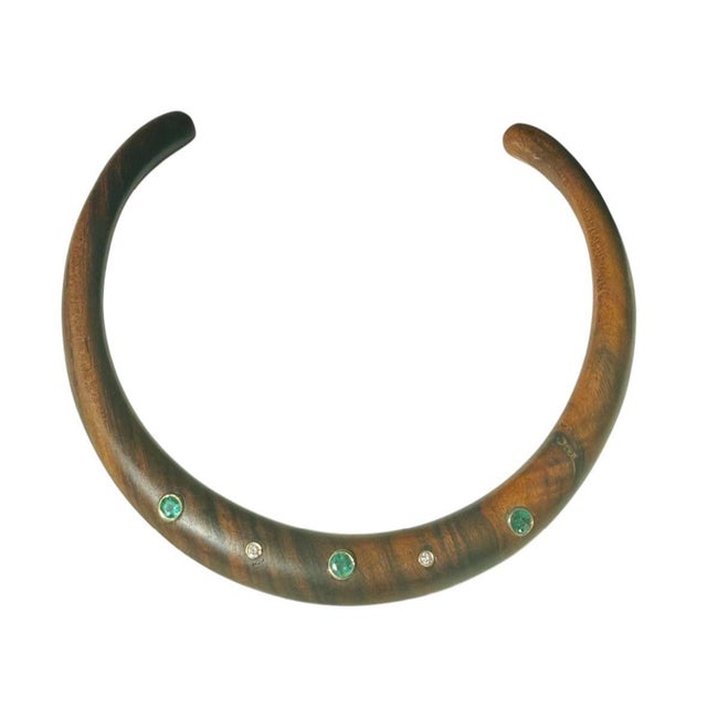 Wood Wood Collar Necklace With Emeralds, Diamonds & 14k Gold For Sale - Image 7 of 12
