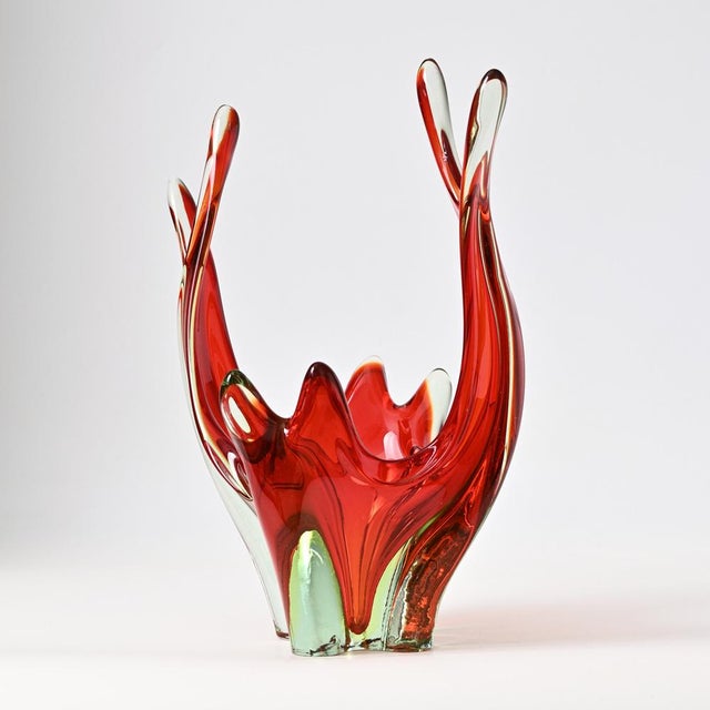 Red and Uranium Murano Glass Bowl, 1960s, in Very Good conditions. Designed 1960 to 1969