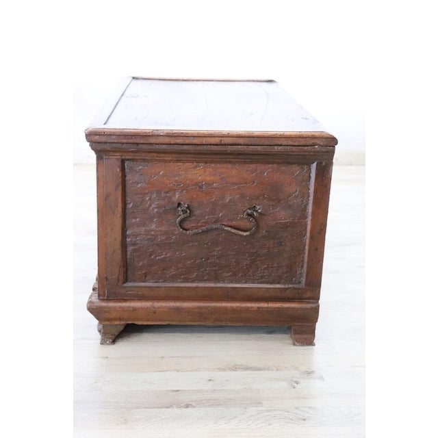 Antique Blanket Chest in Hand-Carved Walnut, 1600s For Sale - Image 5 of 17