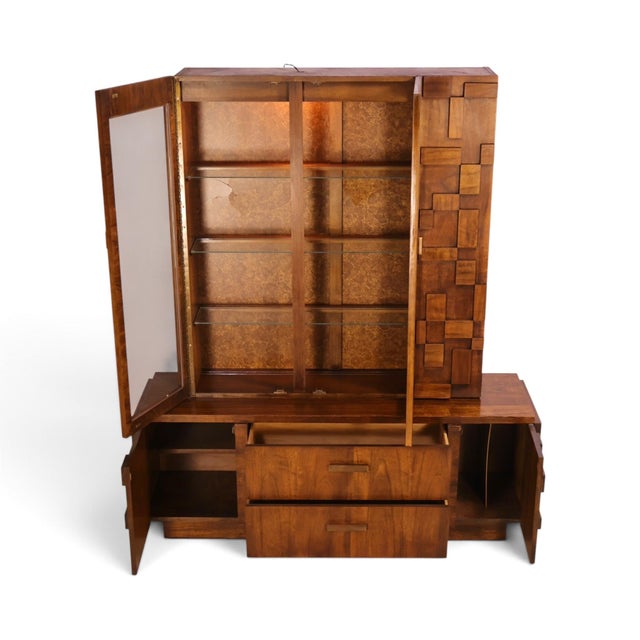 Lane Staccato Vintage Two Piece Mid Century Modern China Cabinet Buffet and Hutch C. 1970s For Sale In New York - Image 6 of 15